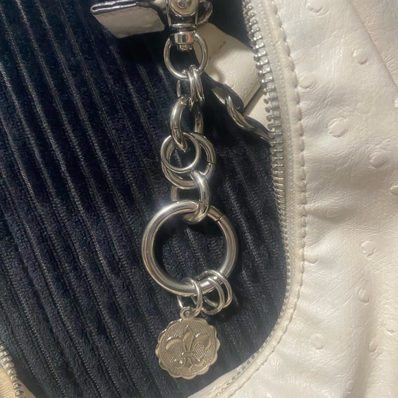 Guess bag! Med/large. Great condition. - Picture 3 of 8